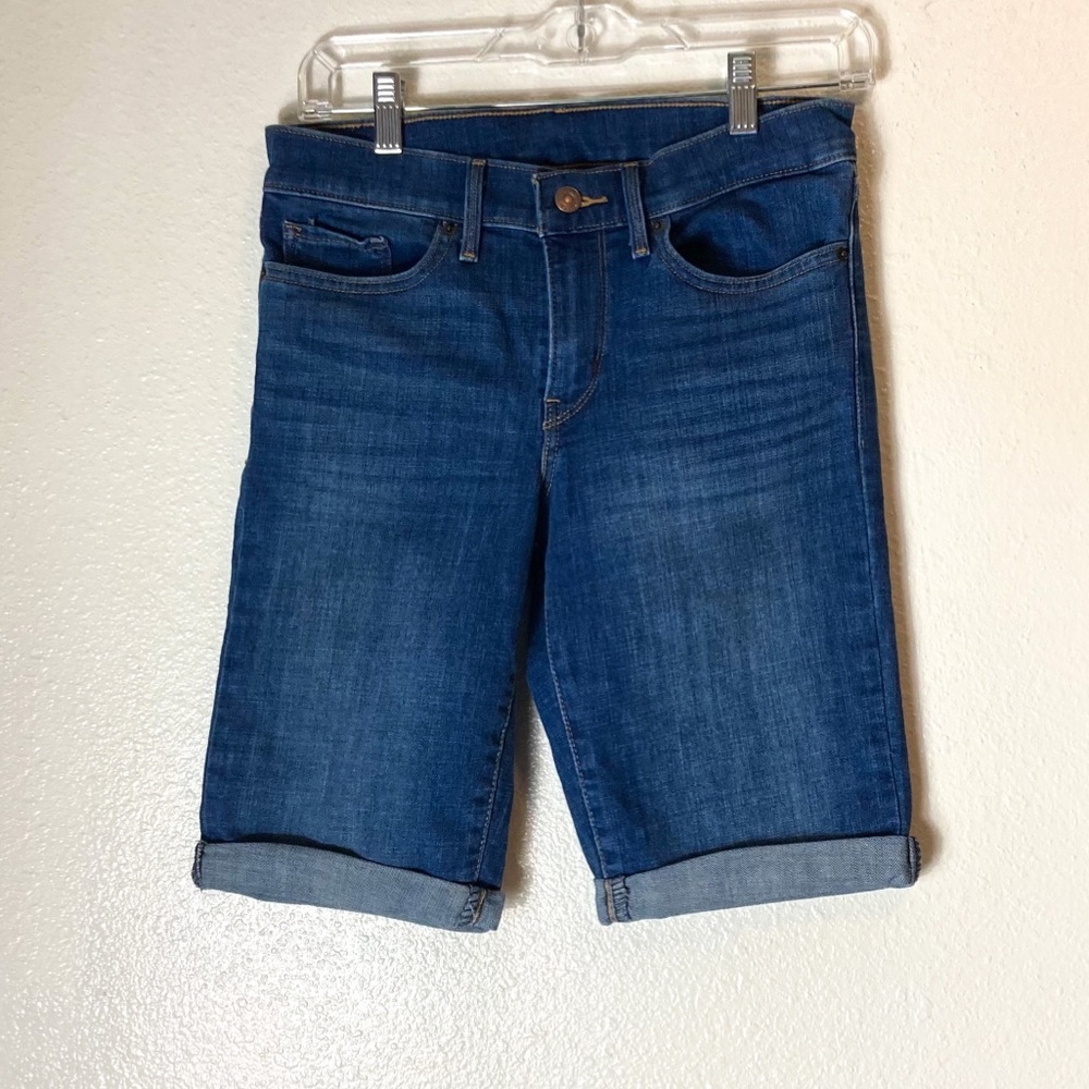 NWOT Levi’s Bermuda Shorts Size 27 Dark Wash